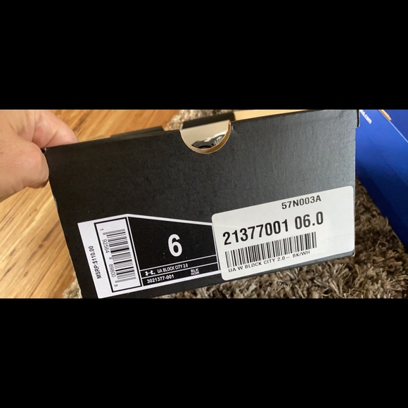 Under Armor Volleyball shoes - Picture 2 of 3